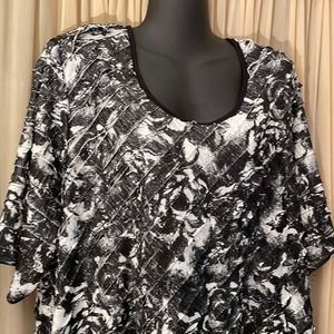 3X Janeric Woman Black & White Ruffled Knit Blouse